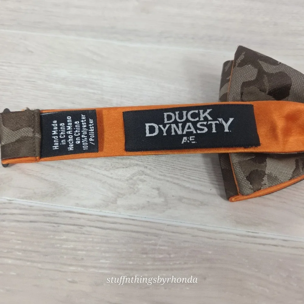 Duck Dynasty Mens Mossy Break-up Camouflage Banded Pre Tied Adjustable Bow Tie‎
